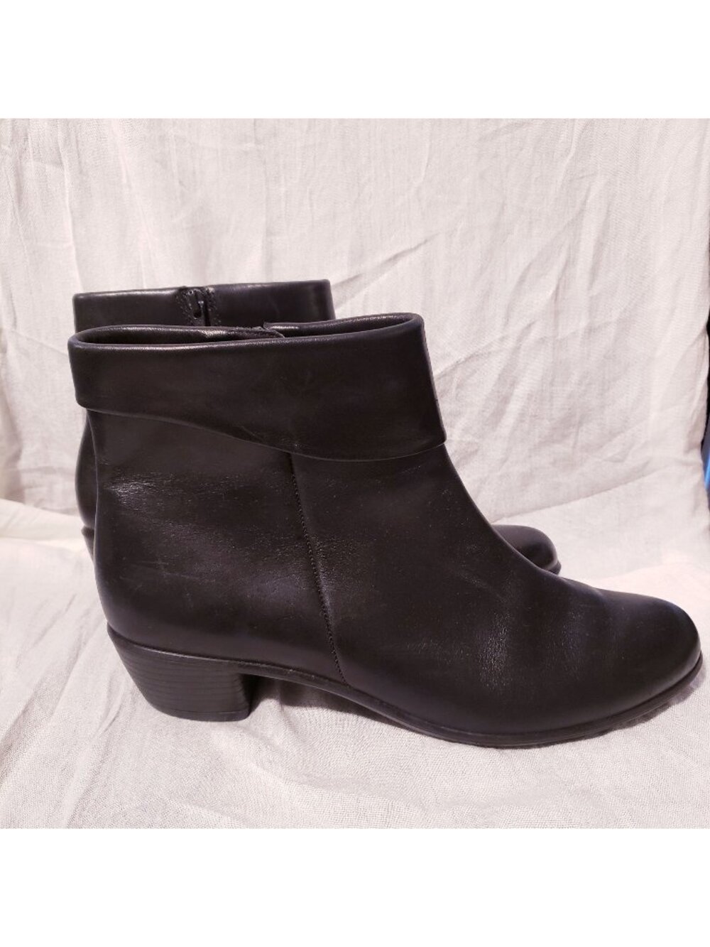 Ecco Black Leather Folded Top Side Zip Rubber Sole Ankle Boots Size 10.5 EUC